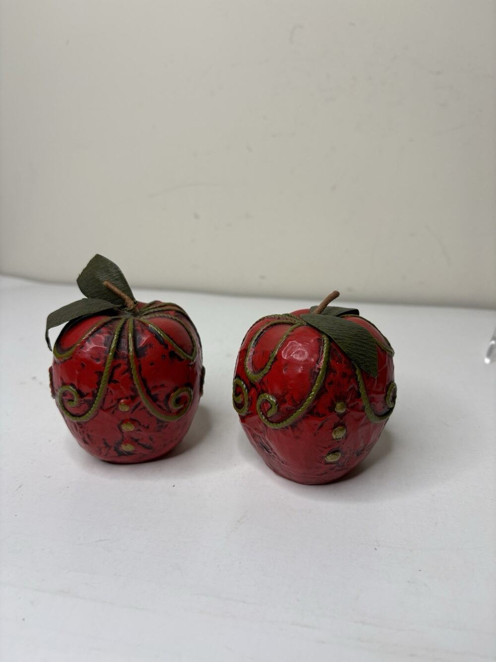 Vintage Fitz & Floyd FF Hand Painted Red Apple 1970s Paperweight Retro Set of 2